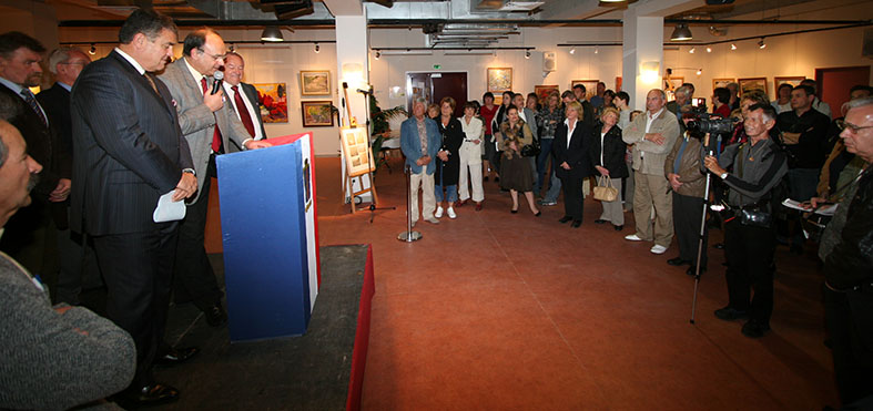The opening of Nikolai Kuzmin's exhibition in Théoule-sur-Mer, in 2007, at the same time as the inauguration of this exhibition hall dedicated to the arts.